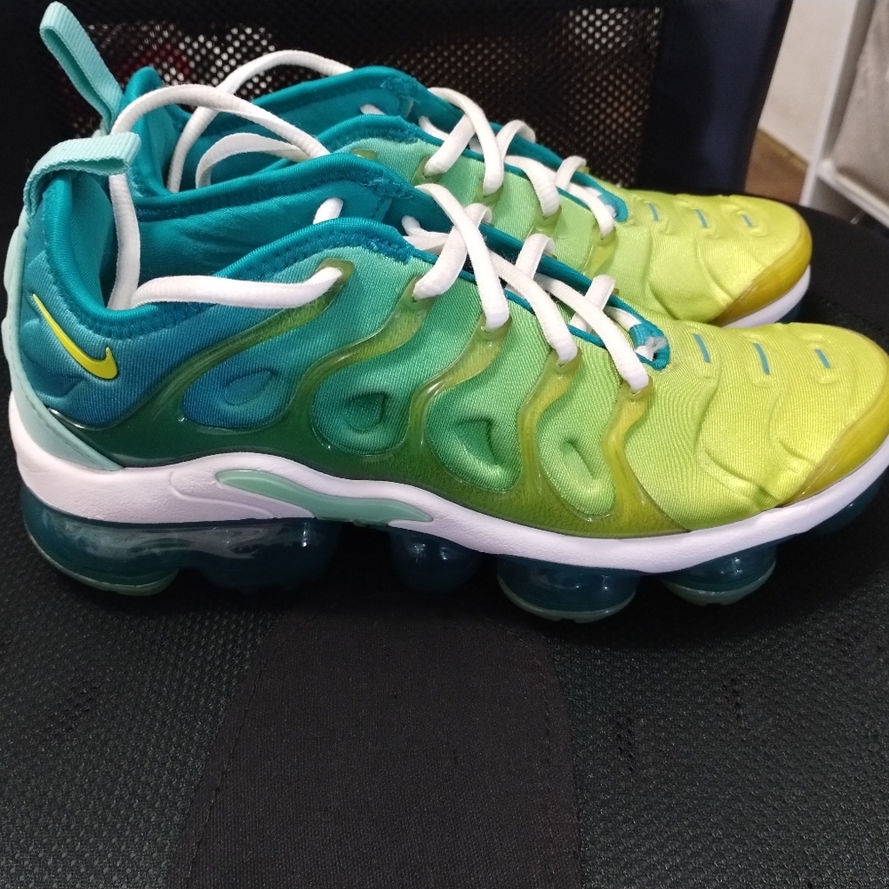 Nike Air Vapormax Blue and Green Sneakers